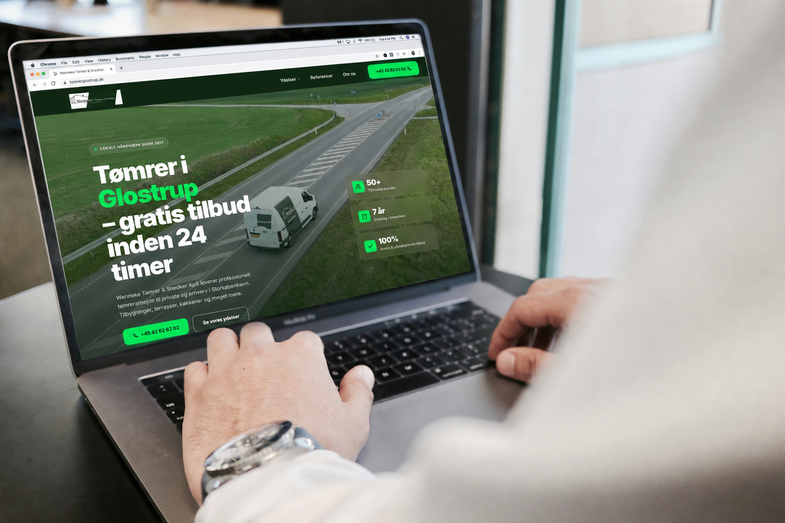 NordicWebFlow - professionel hjemmeside bygget til dansk virksomhed, vist på MacBook i København